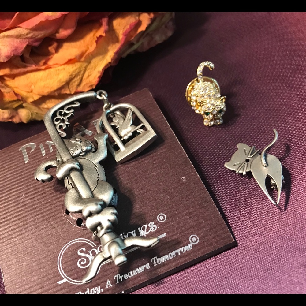 🔆 SALE!!! Bundle of figural cats 🐈 brooch pin